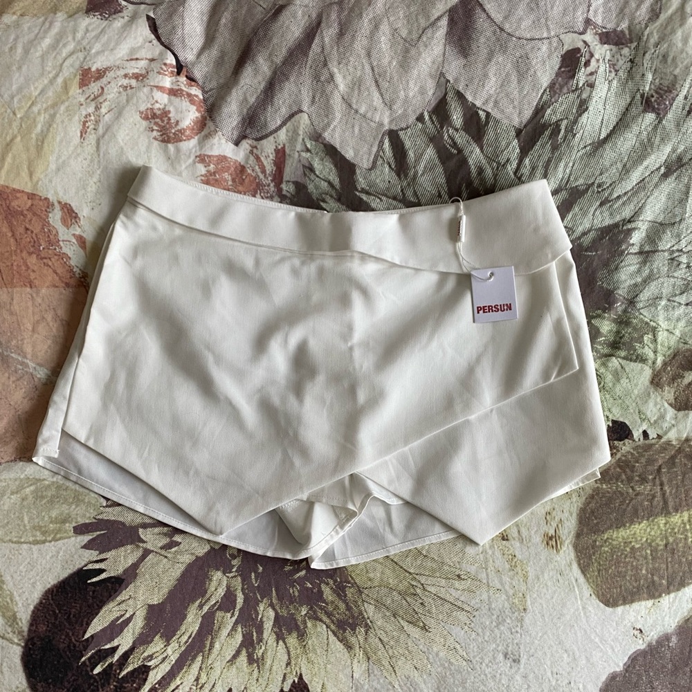 NWT White Skort